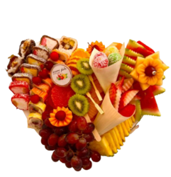 מגש פירות וסושי LOVE