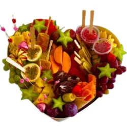 מגש פירות BIG LOVE מתאים לעד 15 סועדים