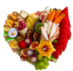 מגש פירות וסושי LOVE